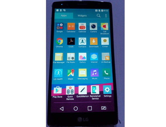 The LG G4’s design is defined by the Slim Arc, which runs along its entire body. 